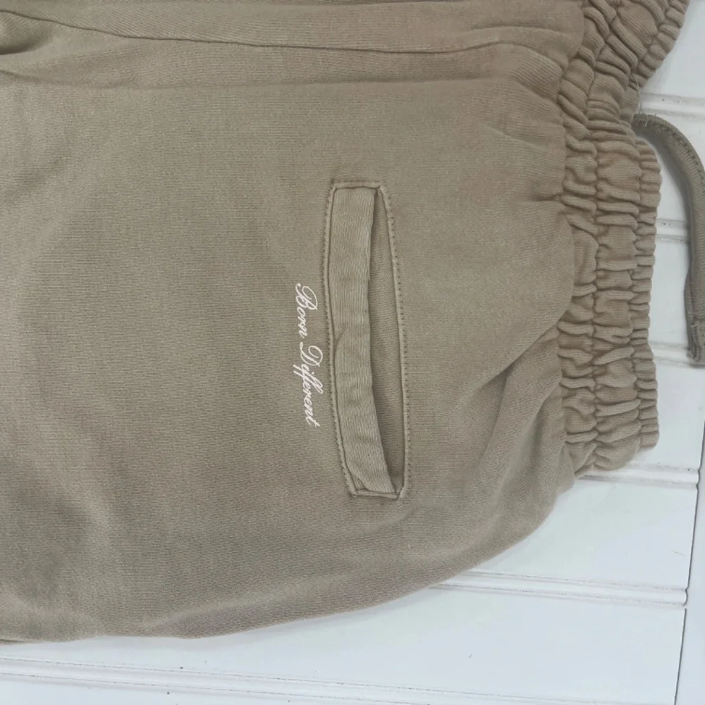 NWT Good For Nothing acid wash jersey shorts in beige with logo print Small